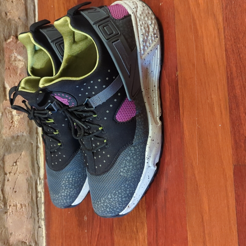 NIKE UTILITY HUARACHE BERRY GREY BLACK SAFARI Men's 11.5